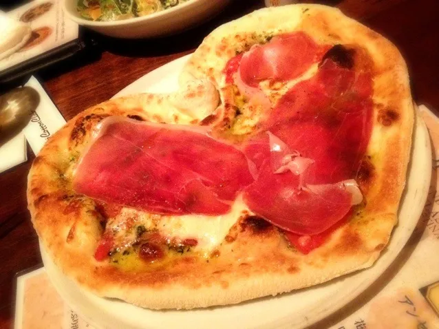 Snapdishの料理写真:愛と欲望のPizza ♡|たちばな みかんさん