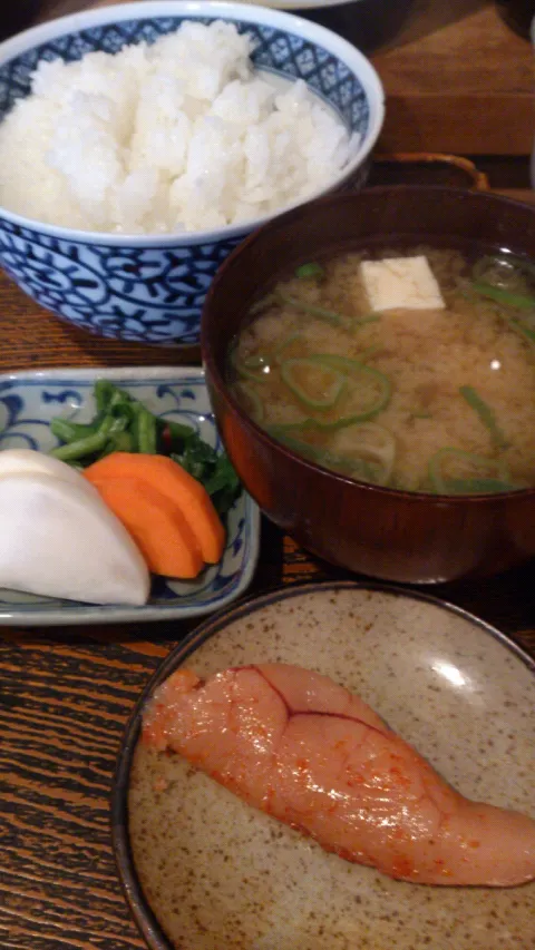 【駒場東大前 菱田屋】豆腐の味噌汁に御新香に明太子|うめロクさん