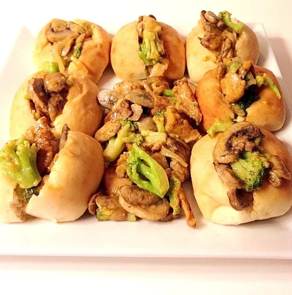 Homemade dinner rolls stuffed with sautéed boneless skinless chicken thigh strips, organic cheddars and organic broccoli|Curt Chillさん