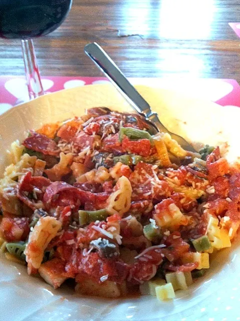 Snapdishの料理写真:Pasta, homemade sauce-turkey bacon, oyster mushrooms, garlic, basil, San Marzano tomatoes|kathy mcdowellさん