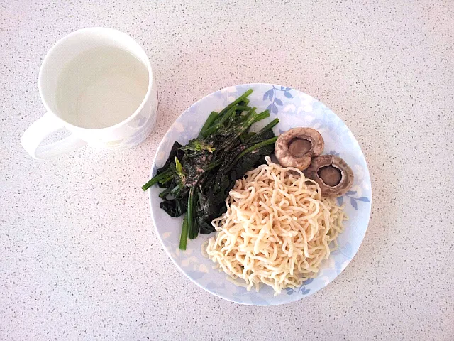 Noodles with Choi Sum and Mushrooms|Graceさん