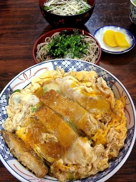 Snapdishの料理写真:カツ丼と一枚|annexさん