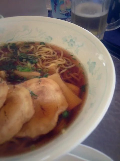 ゴルフ場で醤油ラーメンとビール|やぎさん