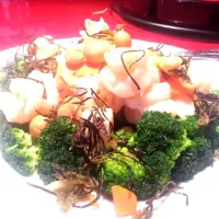 Snapdishの料理写真:Sauteed prawns with Macadamia nuts and tea leaves|Alan Weeさん