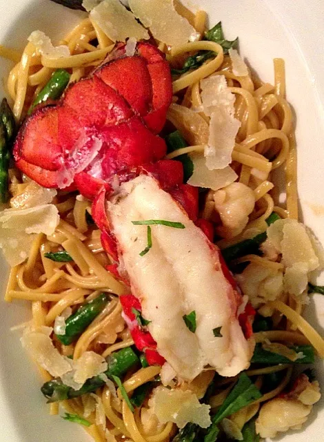 Snapdishの料理写真:Maine Lobster & Asparagus Linguini|Leo D.さん