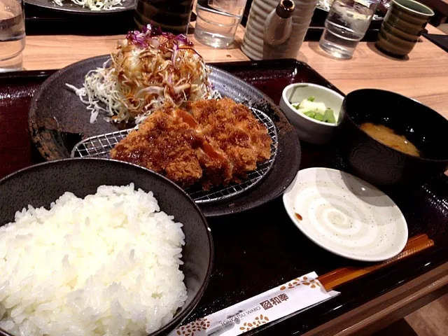 Snapdishの料理写真:ロースカツ定食|トロイの木馬さん