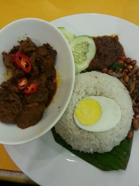 Nasi Lemak with Beef Rendang|Mrs BNazさん