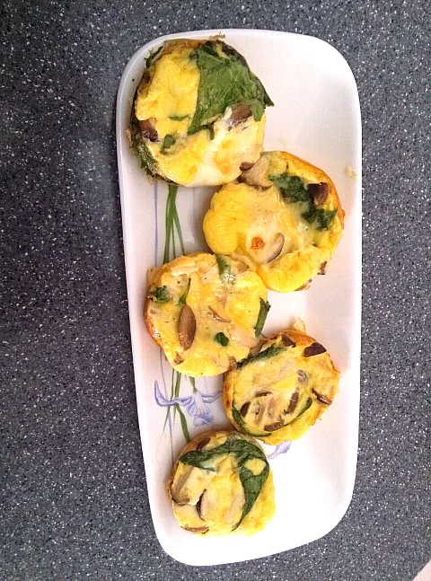 Snapdishの料理写真:Spinach Egg Cups|Masmarinaさん