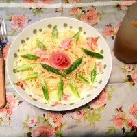 Snapdishの料理写真:パルメザンチーズの効いた生クリームパスタ〜アスパラと一緒♪〜|有田和恵さん