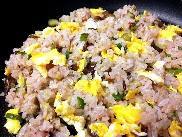 漬かりすぎてしょっぱくなった糠漬けでチャーハン / Chinese-style fried rice including chopped vegetables pickled in a fermented medium of rice bran and brine|鰻大好き❤さん