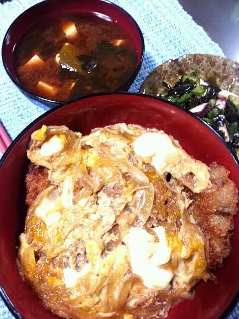 カツ丼 きゅうりとたこの酢の物 赤だし|野崎恵理さん