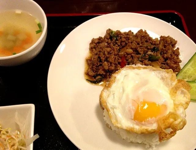 ガパオ @ラヨーン (栄) Pad Gra Prao (Stir fried pork with holy basil)|vakitaさん