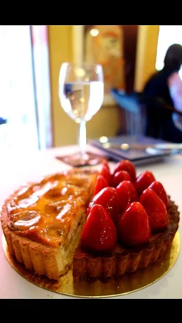 Banana coconut tart & strawberry tart|willzさん