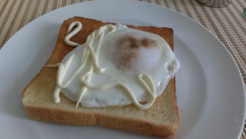 Snapdishの料理写真:目玉焼きトースト|グルオさん