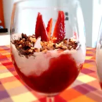 Coppa yogurt e coulis di fragole|sonia borさん