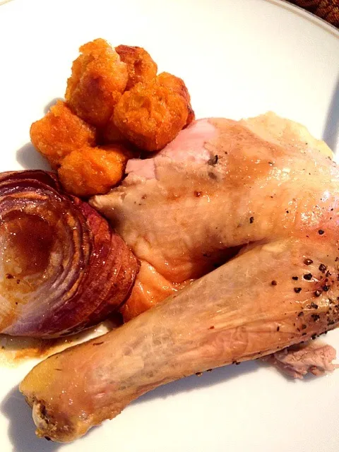 Roast chicken with caramelised onion and sweet potato tots|Ong Sor Fernさん