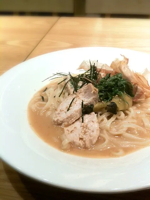 焼きなすと蒸し鶏のゴマだれ柚子うどん|奈々恵さん