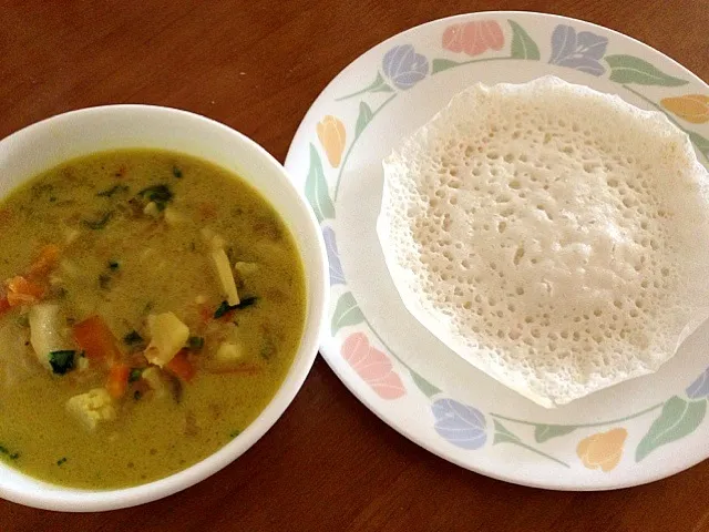 Appam and vegetable stew|natasharavindranさん