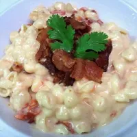 Snapdishの料理写真:macaroni and cheese with a bechamel cheese sauce made from smoked gouda white cheddar yellow cheddar gruyere and sun dried tomatoes steeped in white wine topped