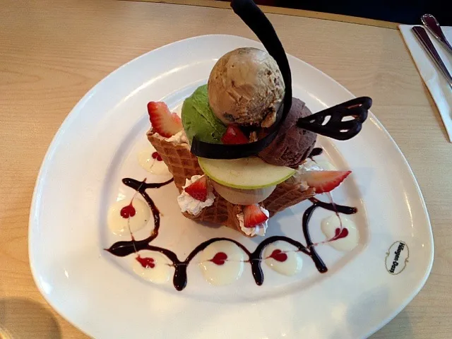 Snapdishの料理写真:Haagendazs waffle|liliさん