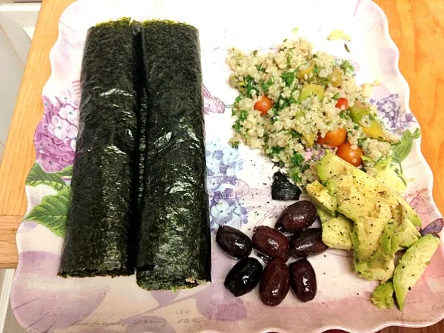 Tuna salad wrapped in sushi nori, quinoa tabbouleh and a side of olives & avocado.|Yasmeen 🌺さん