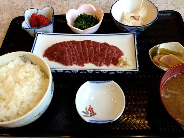 馬刺し定食|あらかわさん