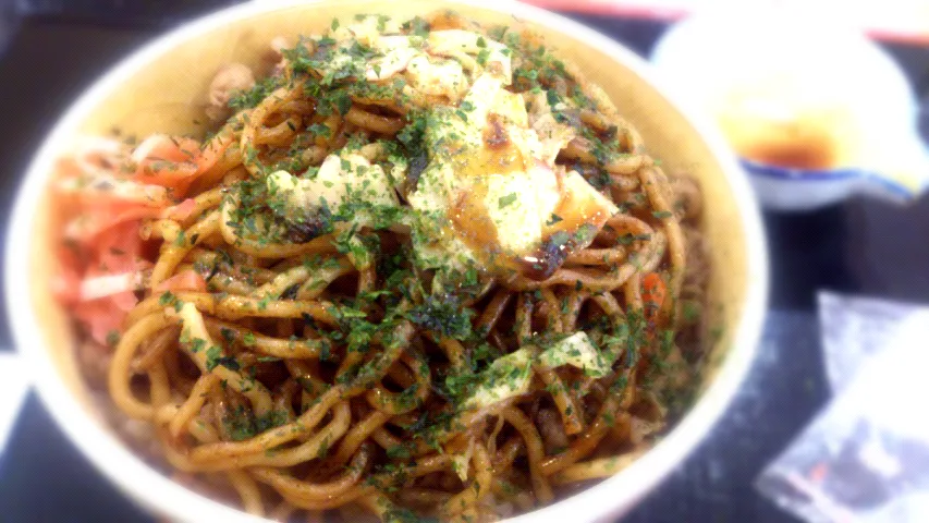 Snapdishの料理写真:焼きそば牛丼|ボンゴさん