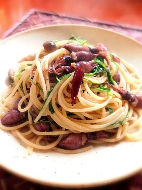 Peperoncino of firefly squid w/Rucola selvatica🔥ﾎﾀﾙｲｶのｾﾙﾊﾞﾁｺ ﾍﾟﾍﾟﾛﾝﾁｰﾉ by chef hubby|🌈Ami🍻さん