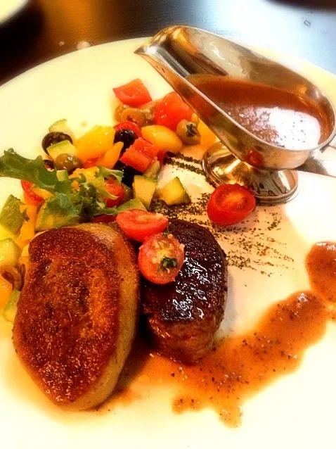 Snapdishの料理写真:Steak Filet Mingon & Foie Gras|Queenさん