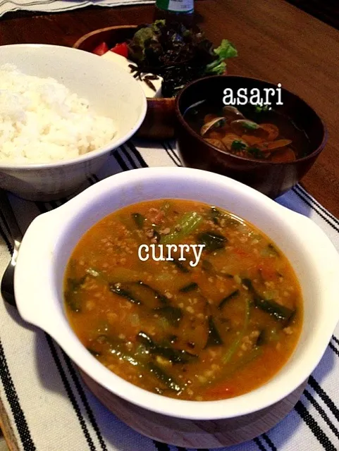 ほうれん草とひき肉とトマトのキーマカレー、あさりスープ、ひじきと豆腐のサラダ♡|さおりさん