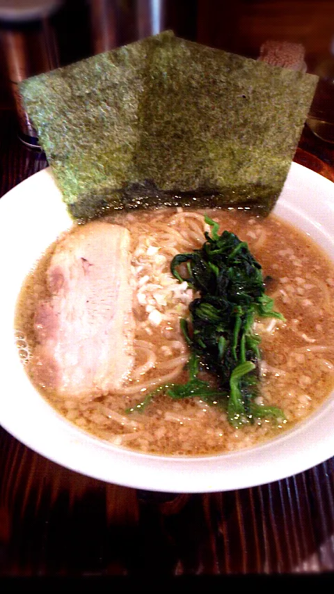 アカボシ【豚骨醤油ラーメン】|くみさん