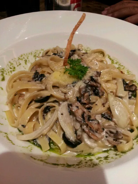 Snapdishの料理写真:Creamy Chicken Mushroom Pasta|elteeさん