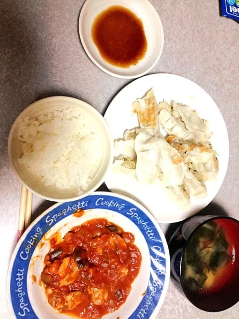 鶏と野菜のトマト煮•餃子|うるしちかさん