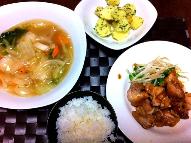 Snapdishの料理写真:中華丼とチキン照り焼き♡|ヒロジュンさん