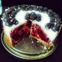 Coconut panna cotta raspberry cake with blueberries|tatiana feldmanさん