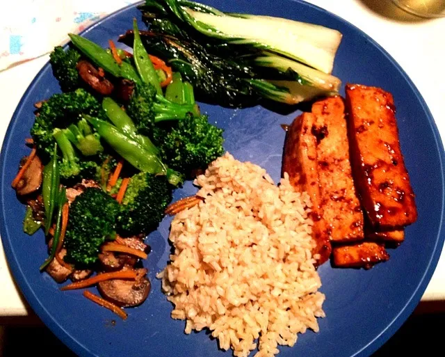 Grilled teriyaki tofu with pecan rice pilaf and sautéed veggies.|Yasmeen 🌺さん