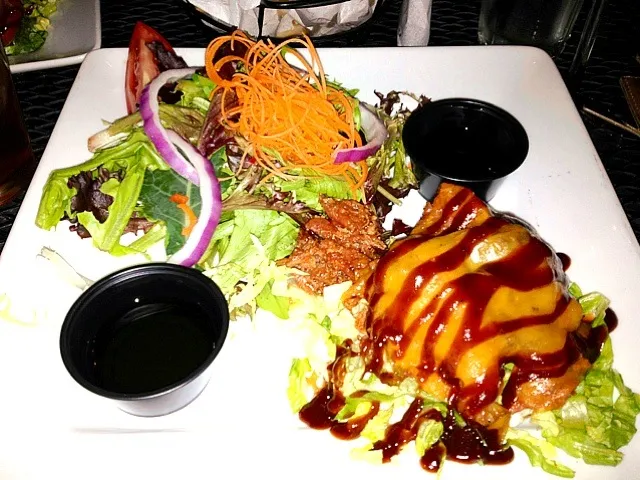 Pulled pork with melted cheddar cheese, BBQ sauce, and salad.|Yasmeen 🌺さん