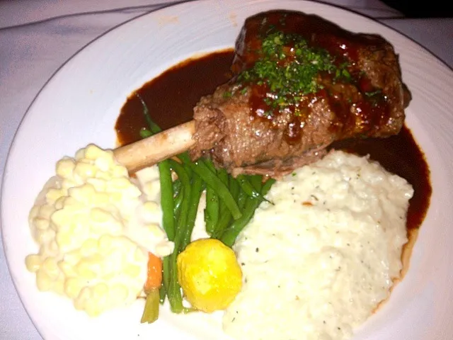 Leg of lamb with creamed corn and cheesy mashed potatoes from Summit House Restaurant.|Yasmeen 🌺さん