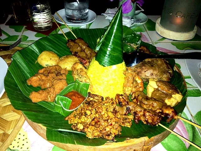 Balinese combo dinner.|Yasmeen 🌺さん