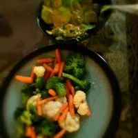 Semi-raw veggies and spinach salad with Lite french dressing|Laurenさん