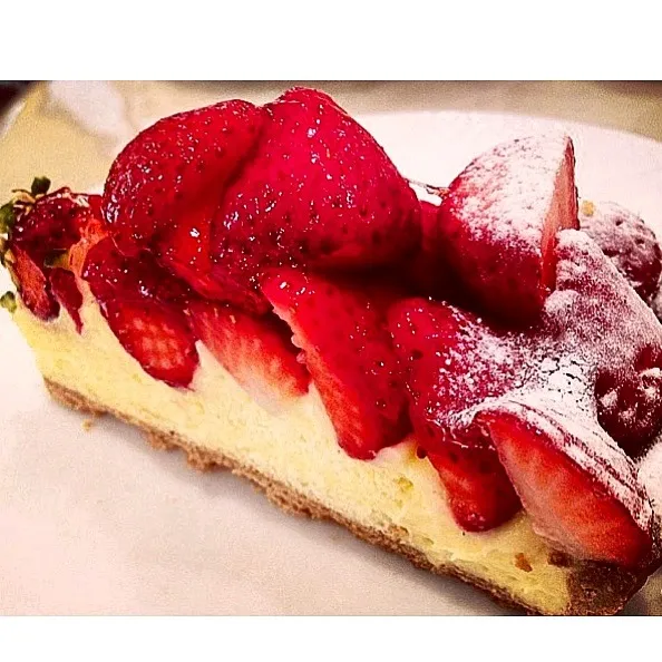 My awesome strawberry tart dessert! Nom nom!!!|cherreさん