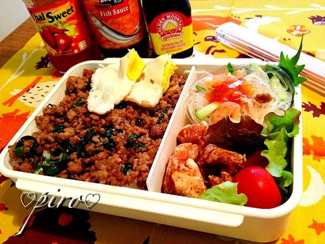 4/30 男子高校生弁当                  タイ料理弁当  Thai lunch. Stir basil of ground pork. Thai salad. Pla fried chicken.|ピロさん