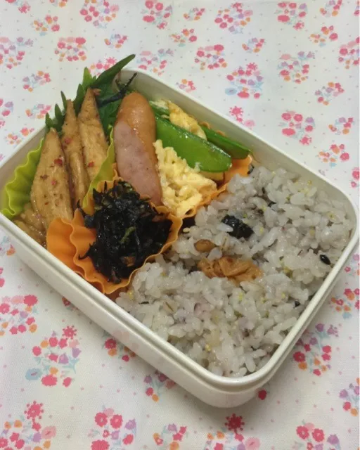 Snapdishの料理写真:ＪＫ弁当 〜 さやえんどうとウィナー、玉子炒め・塩麹鶏ムネ肉ソテー|kokoさん