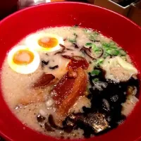 Snapdishの料理写真:After the long hike.. Ippudo Special Akamaru Ramen!|eman guiruelaさん