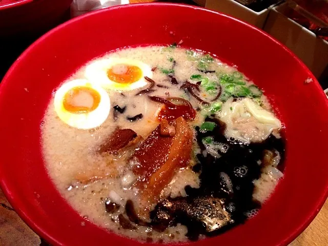 Snapdishの料理写真:After the long hike.. Ippudo Special Akamaru Ramen!|eman guiruelaさん