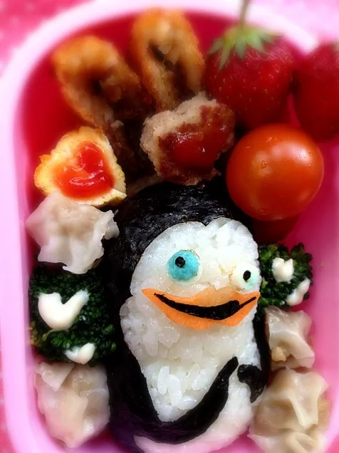 Snapdishの料理写真:Lunch box☆The Penguins of madagascar☆Private🐧ｻﾞ･ﾍﾟﾝｷﾞﾝｽﾞfrom ﾏﾀﾞｶﾞｽｶﾙ 新人|🌈Ami🍻さん