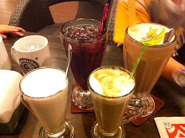 Latte, mocha, rose milk, ribena soda|laumeikuanさん