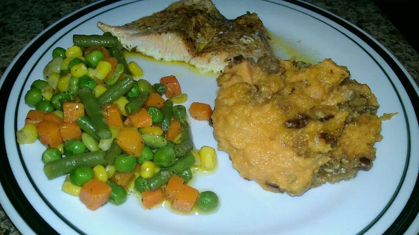 Salmon W/ Sweet Potatoes & Veggies!!!|Fal Gonzalezさん