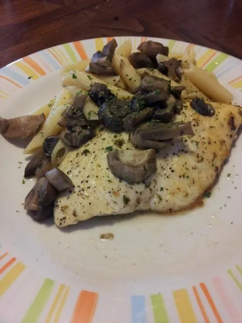 chicken with white wine mushroom sauce|Sarah Spenceさん