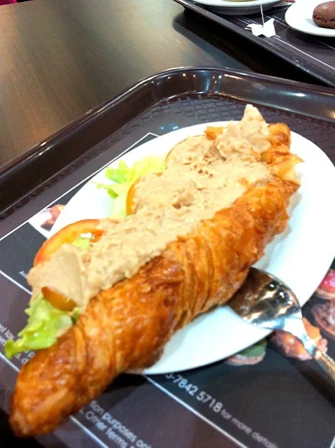 Snapdishの料理写真:Crossaint with tuna filling|laumeikuanさん